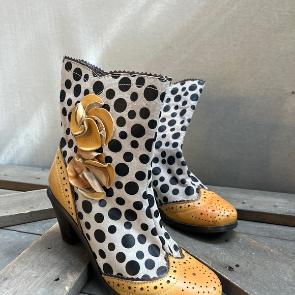 L'Artiste Spring Step Perignon Polka Dot Flower Heel Boots Tan Black 40 Size 6.5 - Picture 6 of 6